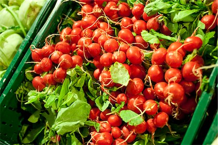 simsearch:700-02314977,k - Crate of Radishes Stock Photo - Premium Royalty-Free, Code: 600-03005377