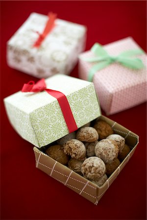 simsearch:600-02033679,k - Ginger Cookies in Gift Box Stock Photo - Premium Royalty-Free, Code: 600-03017645