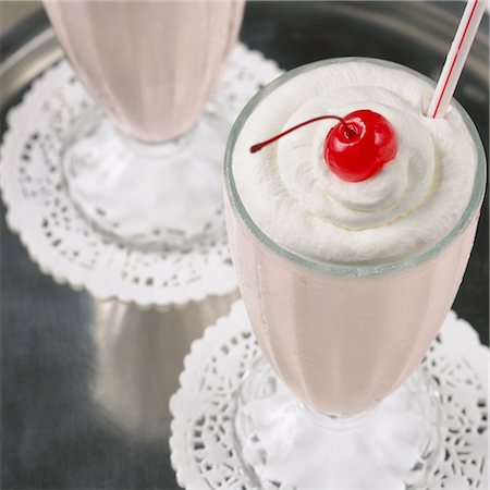 retro diner - Strawberry Milkshakes Stock Photo - Premium Royalty-Free, Code: 600-03069446