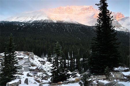 simsearch:600-03450844,k - Moraine Lake Rockpile and Mount Temple, Banff National Park, Alberta, Canada Stock Photo - Premium Royalty-Free, Code: 600-03240640