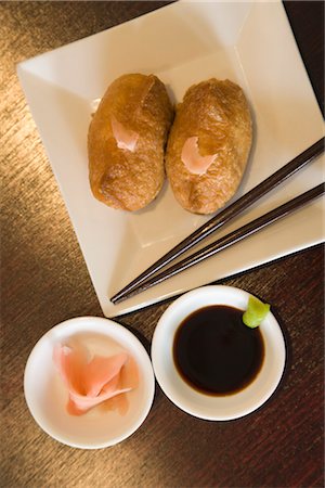 Inarizushi Rolls with Soy Sauce and Ginger Stock Photo - Premium Royalty-Free, Code: 600-03333381