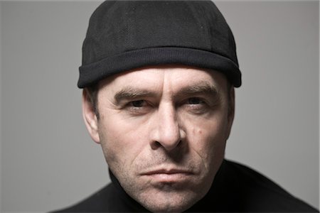 Portrait d'un homme en chapeau noir Photographie de stock - Premium Libres de Droits, Code: 600-03404559