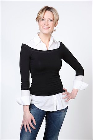 denim shirt - Woman with Hand on Hip Foto de stock - Sin royalties Premium, Código: 600-03408033