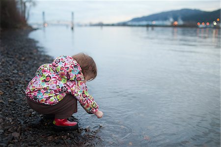 simsearch:700-02586125,k - Young Girl Playing along Shoreline, Willamette River near Portland, Oregon, USA Stock Photo - Premium Royalty-Free, Code: 600-03439442