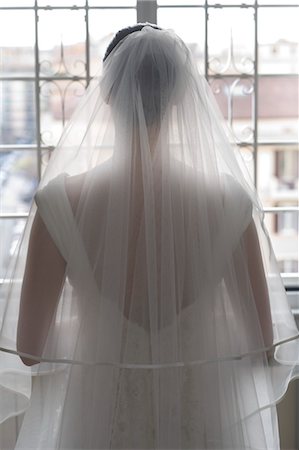 simsearch:600-03445540,k - Bride Looking Out Window Stock Photo - Premium Royalty-Free, Code: 600-03445540