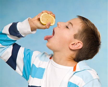 single lemon - Boy Eating Lemon Stock Photo - Premium Royalty-Free, Code: 600-03456242