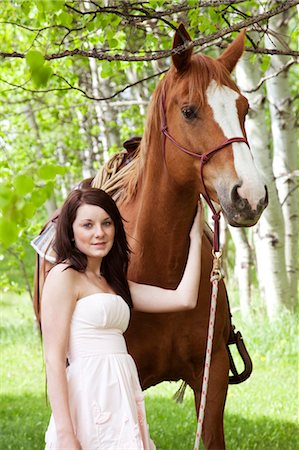 Portrait of Teenage Girl with Horse Foto de stock - Sin royalties Premium, Código: 600-03463170
