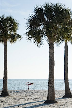 simsearch:600-03891313,k - Woman Practicing Yoga, Hudson Beach, Florida, USA Stock Photo - Premium Royalty-Free, Code: 600-03484702