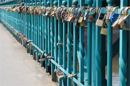 Close-up of Locks of Love, Wroclaw, Lower Silesian Voivodeship, Poland Stock Photo - Premium Royalty-Free, Code: 600-03508260