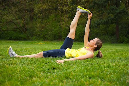 simsearch:700-03407855,k - Woman Exercising in the Park, Portland, Oregon, USA Stock Photo - Premium Royalty-Free, Code: 600-03563815