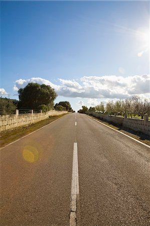 roads and sun - Road in Mallorca, Spain Foto de stock - Sin royalties Premium, Código: 600-03586443