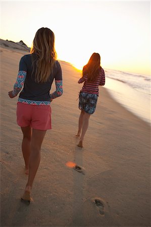 Women Running on Beach, Baja California Sur, Mexico Stock Photo - Premium Royalty-Free, Code: 600-03586507