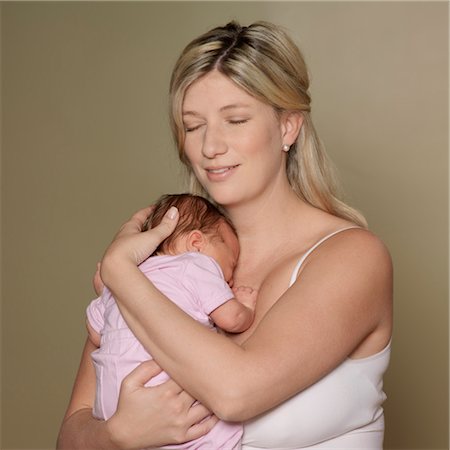 simsearch:600-03623040,k - Mother Holding Newborn Baby Foto de stock - Sin royalties Premium, Código: 600-03638844