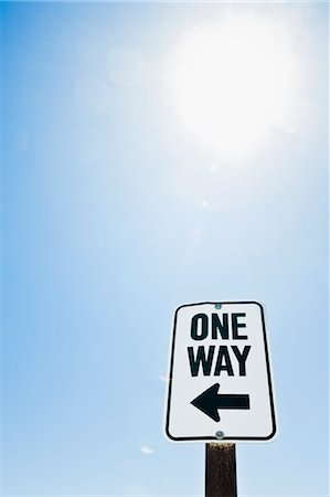 simsearch:600-01224026,k - One Way Sign, Santa Cruz County, California, USA Foto de stock - Sin royalties Premium, Código: 600-03686127