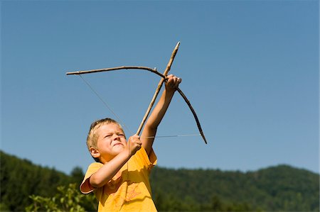 straining (overexertion) - Boy Shooting Arrow, Salzburg, Salzburger Land, Austria Foto de stock - Sin royalties Premium, Código: 600-03720007