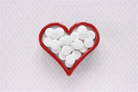 Heart Shape filled with Pills Foto de stock - Sin royalties Premium, Código: 600-03738140