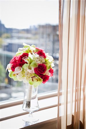 roses in vase - Bouquet on Windowsill Stock Photo - Premium Royalty-Free, Code: 600-03739036