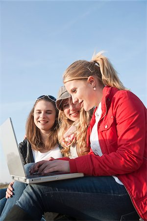 simsearch:700-06553291,k - Teenagers using Laptop Outdoors Stock Photo - Premium Royalty-Free, Code: 600-03778648
