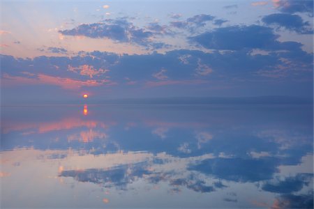 simsearch:600-03778001,k - Sunrise over Plauer See, Plau am See, Mecklenburg Lake District, Mecklenburg-Vorpommern, Germany Stock Photo - Premium Royalty-Free, Code: 600-03787187