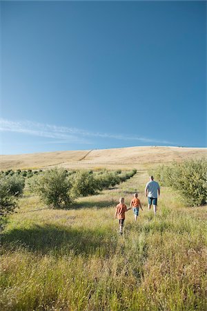 foothills - Family Walking, Livermore, Alameda County, California, USA Stock Photo - Premium Royalty-Free, Code: 600-03814723