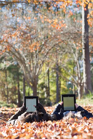 Girls using iPads in Autumn Stock Photo - Premium Royalty-Free, Code: 600-03848748