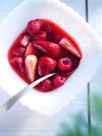 Bowl of Strawberries and Raspberries Stock Photo - Premium Royalty-Free, Code: 600-03849519