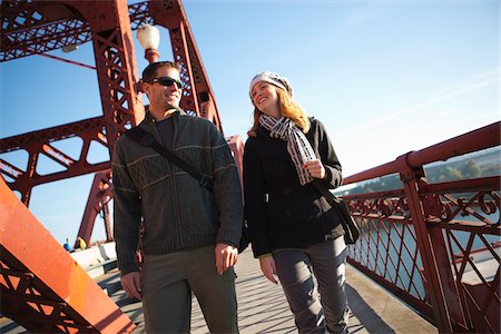 portland - Couple on Bridge, Portland, Multnomah County, Oregon, USA Stock Photo - Premium Royalty-Free, Code: 600-03865217