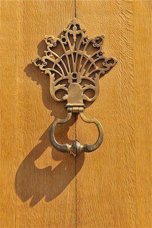 door knocker - Brass Door Knocker on Oak Door, Brussels, Belgium Stock Photo - Premium Royalty-Free, Code: 600-03865310