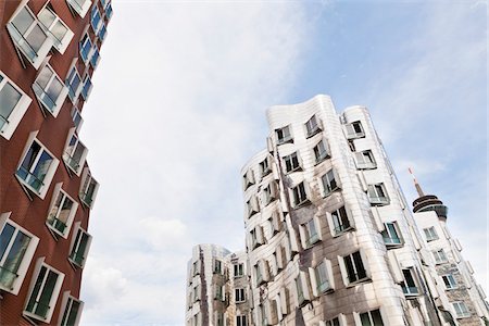 Neuer Zollhof Buildings, Media Harbor, Dusseldorf, Germany Stock Photo - Premium Royalty-Free, Code: 600-03906943