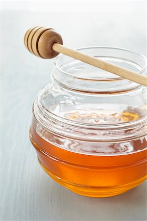 simsearch:600-06671821,k - Pot de miel avec miel Dipper Photographie de stock - Premium Libres de Droits, Code: 600-03907438