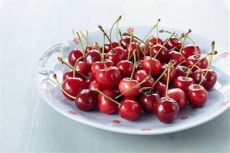Plate of Cherries Stock Photo - Premium Royalty-Free, Code: 600-03907444