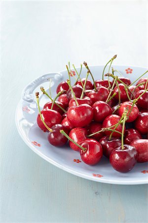 Plate of Cherries Stock Photo - Premium Royalty-Free, Code: 600-03907443