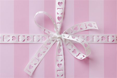 simsearch:622-06190925,k - Gift with Heart Ribbon Stock Photo - Premium Royalty-Free, Code: 600-03907656