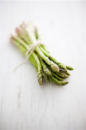 farm vegetables - Fresh asparagus tied with string Stock Photo - Premium Royalty-Free, Code: 614-05557053