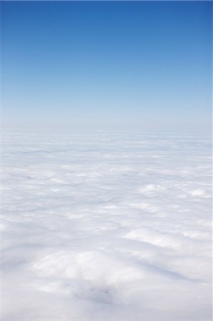 doux - Cloudscape sur fond de ciel bleu Photographie de stock - Premium Libres de Droits, Code: 614-05557381