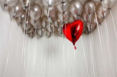 string (not clothing, packaging or instruments) - Heart shape balloon amongst plain balloons Stock Photo - Premium Royalty-Free, Code: 614-05792509
