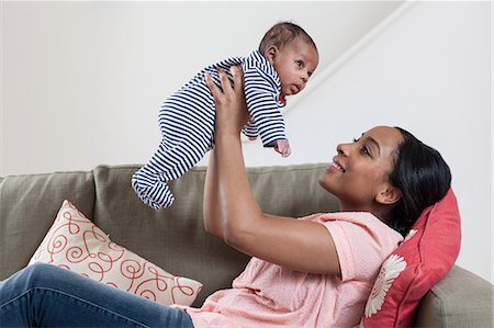 Mother lifting baby boy Foto de stock - Sin royalties Premium, Código: 614-05955682