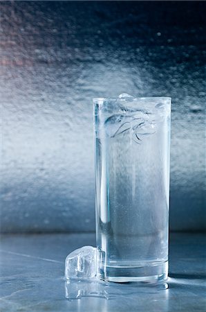 drink spill - Glass of water with ice cubes Stock Photo - Premium Royalty-Free, Code: 614-06002049