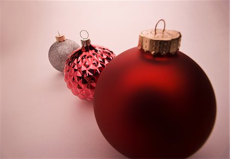 simsearch:614-05955760,k - Christmas baubles in studio Stock Photo - Premium Royalty-Free, Code: 614-06002234