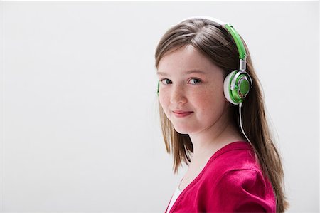 simsearch:614-06002409,k - Girl in red wearing headphones, studio shot Stock Photo - Premium Royalty-Free, Code: 614-06002450