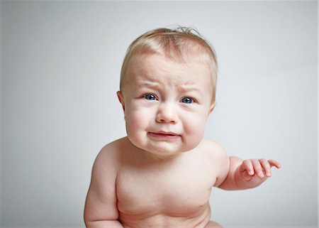 sad child sitting - Baby boy looking upset Foto de stock - Sin royalties Premium, Código: 614-06043982