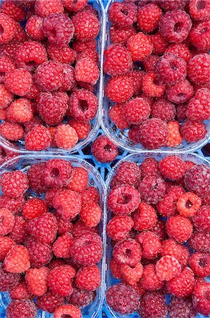 supermarket not people - Raspberries in containers Foto de stock - Sin royalties Premium, Código: 614-06169184