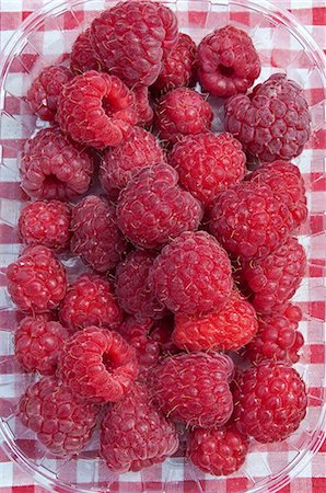 raspberry - Raspberries Stock Photo - Premium Royalty-Free, Code: 614-06169182