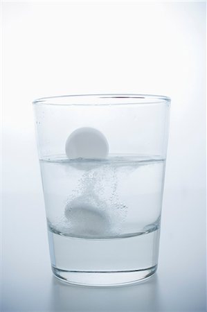 Pill in glass of water Stock Photo - Premium Royalty-Free, Code: 614-06336359