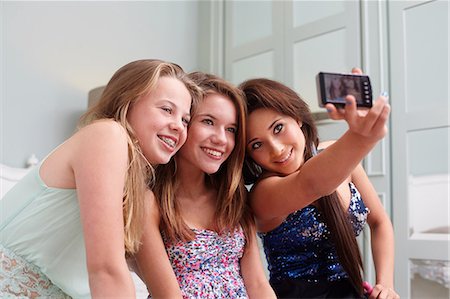 position - Teenage girls taking a picture of themselves Stock Photo - Premium Royalty-Free, Code: 614-06403061
