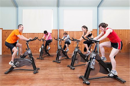 Male instructor leading female spinning class Stock Photo - Premium Royalty-Free, Code: 614-06403132