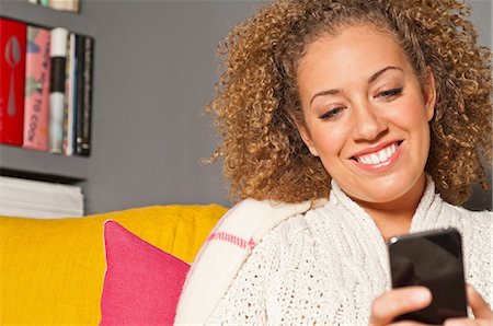 Woman holding cell phone Fotografie stock - Premium Royalty-Free, Codice: 614-06442601