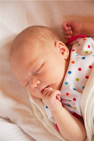 Baby girl sleeping Photographie de stock - Premium Libres de Droits, Code: 614-06442657