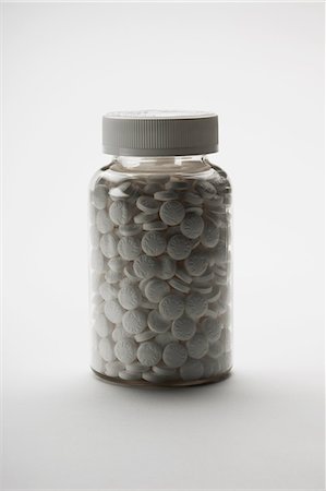 Bottle of aspirin Stock Photo - Premium Royalty-Free, Code: 614-06443117