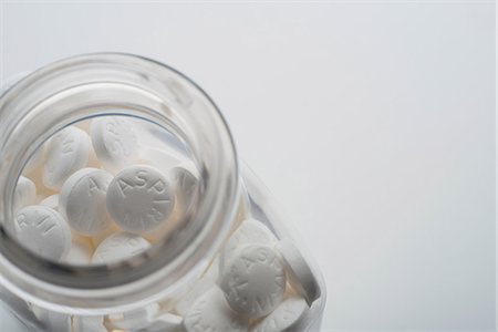 pill bottles - Bottle of aspirin Stock Photo - Premium Royalty-Free, Code: 614-06443126